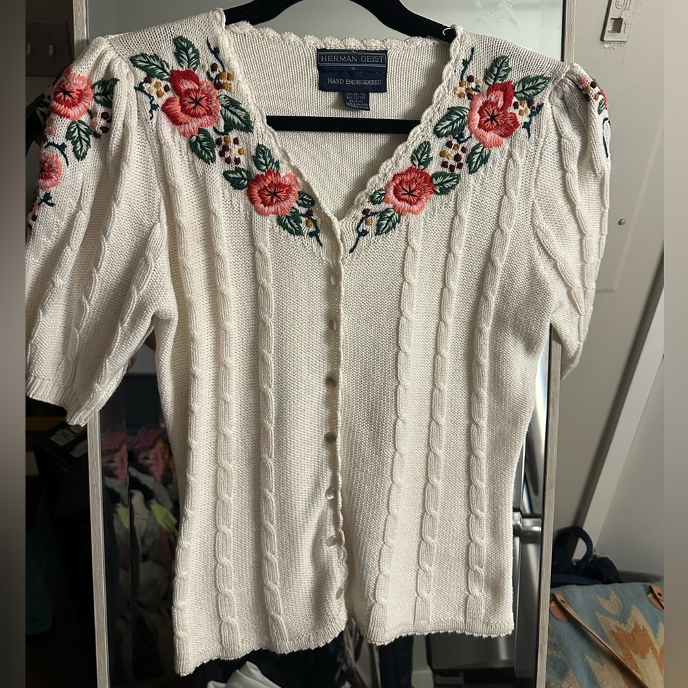 VTG 1980s Herman Geist Hand Embroidered Knit Short Sleeve Cardigan Sweater - S - Picture 2 of 5